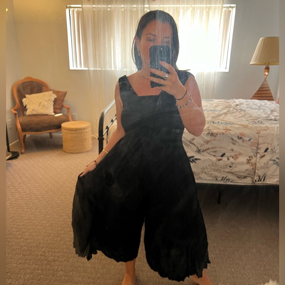 Hip, flary black jumper psuit